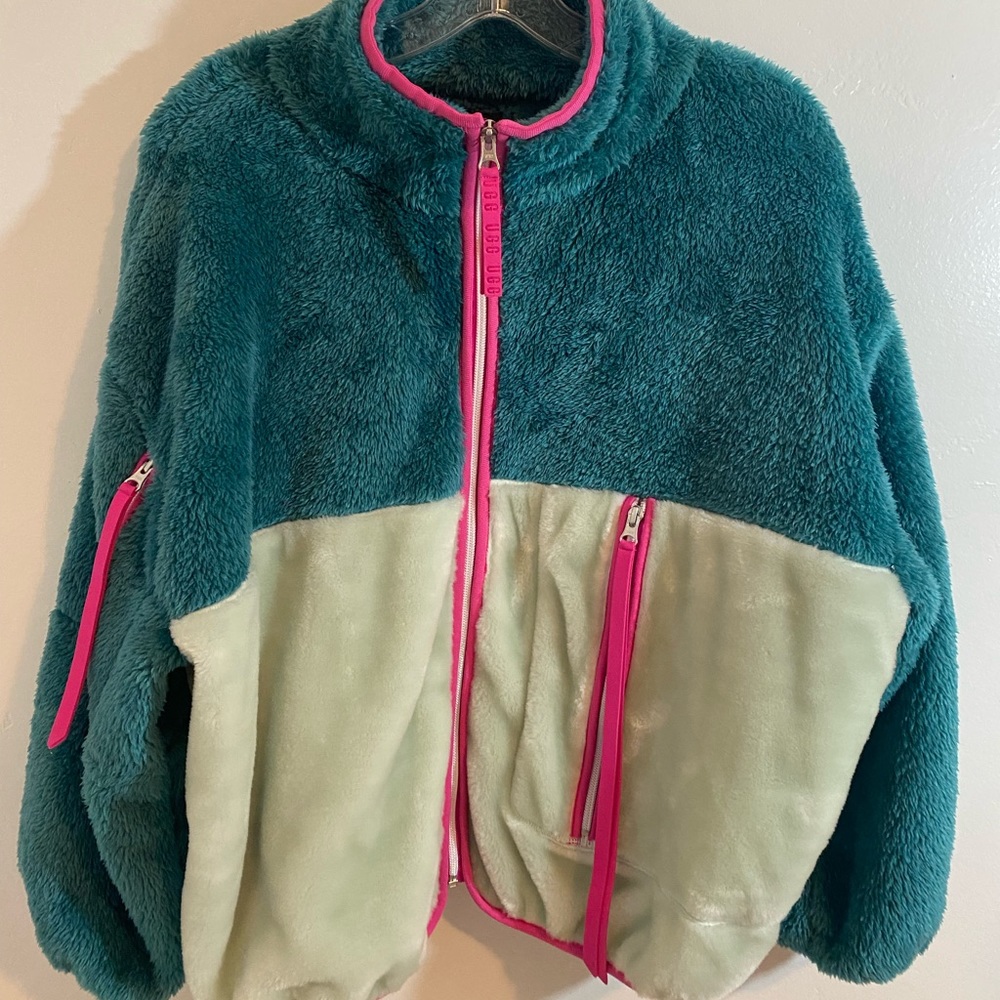 NWT UGG Women’s Marlene Sherpa Jacket, Size US X-Small.